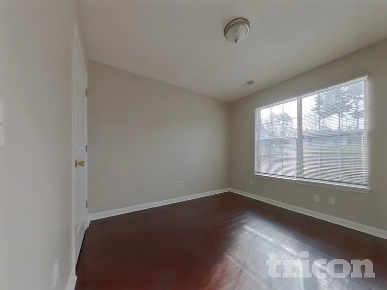 425 Northshore Ct — Photo 12