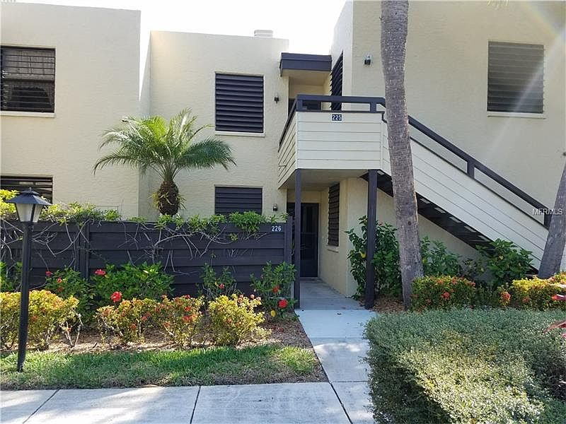 1st image of 226 Lakewood Dr #000