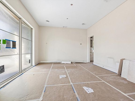 3rd image of 515 W 33rd St