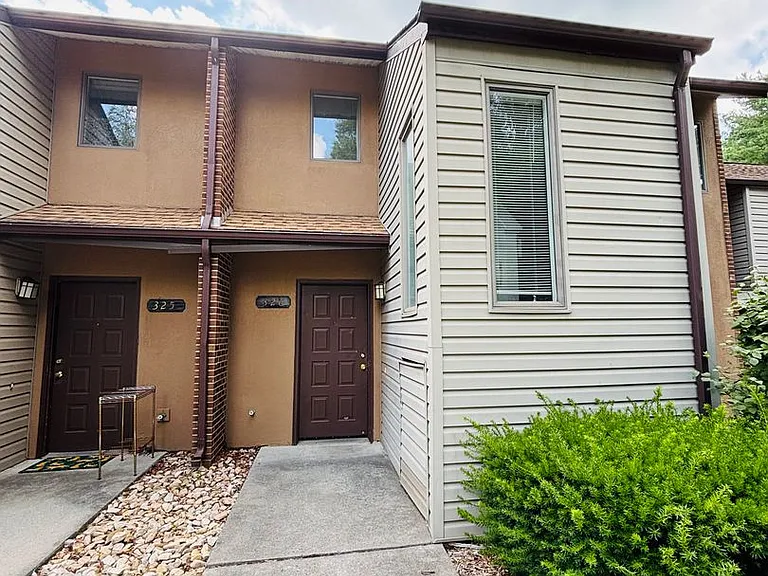326 Shenandoah Cir — Photo 1