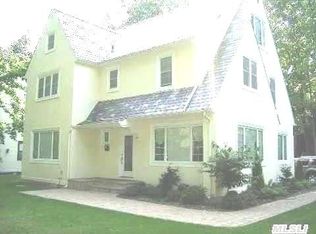 40 Kings Point Rd, Great Neck, NY 11024