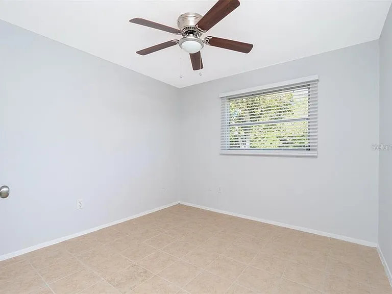 533 E Charlotte Ave — Photo 6