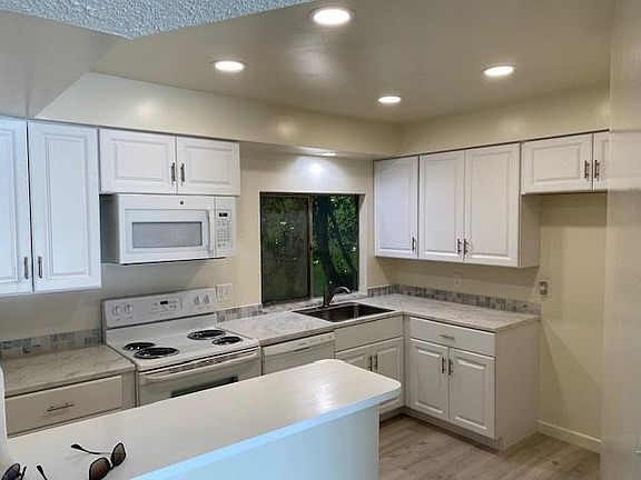 4th image of 1740 Huntington Dr #K