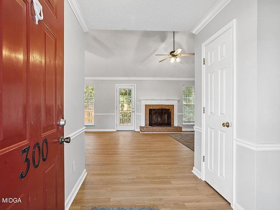 4th image of 300 Windwood Ct