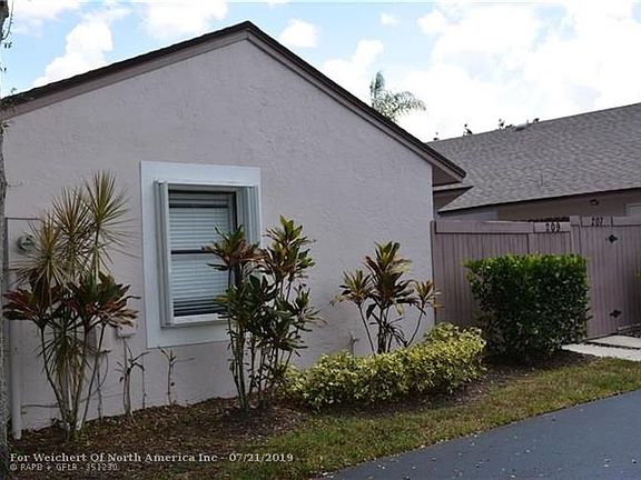3rd image of 101 NW 115th Ave APT 209