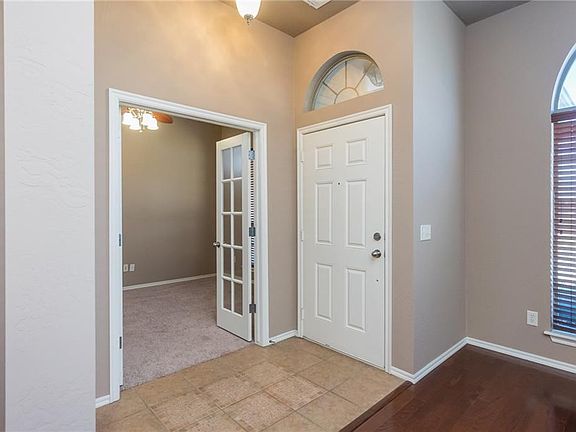 5th image of 828 Elm Creek Dr