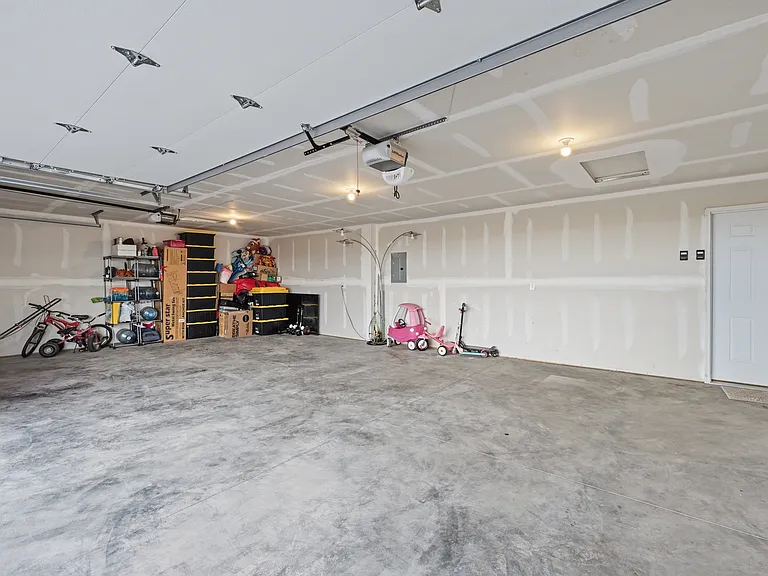 1743 N Heron Dr — Photo 11
