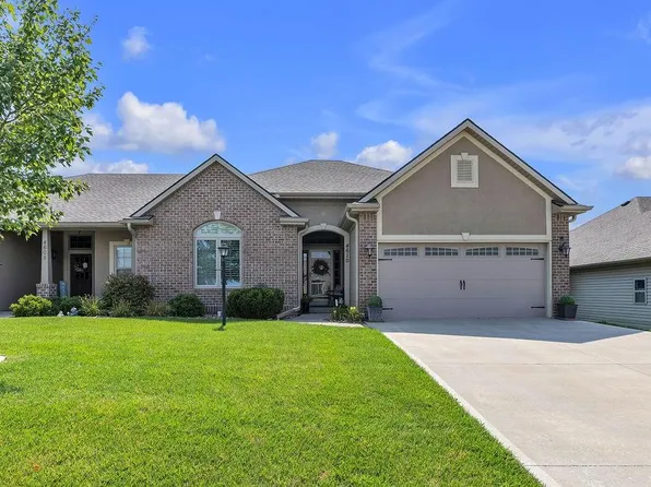4610 Stonebridge Dr W, Saint Joseph, MO 64505