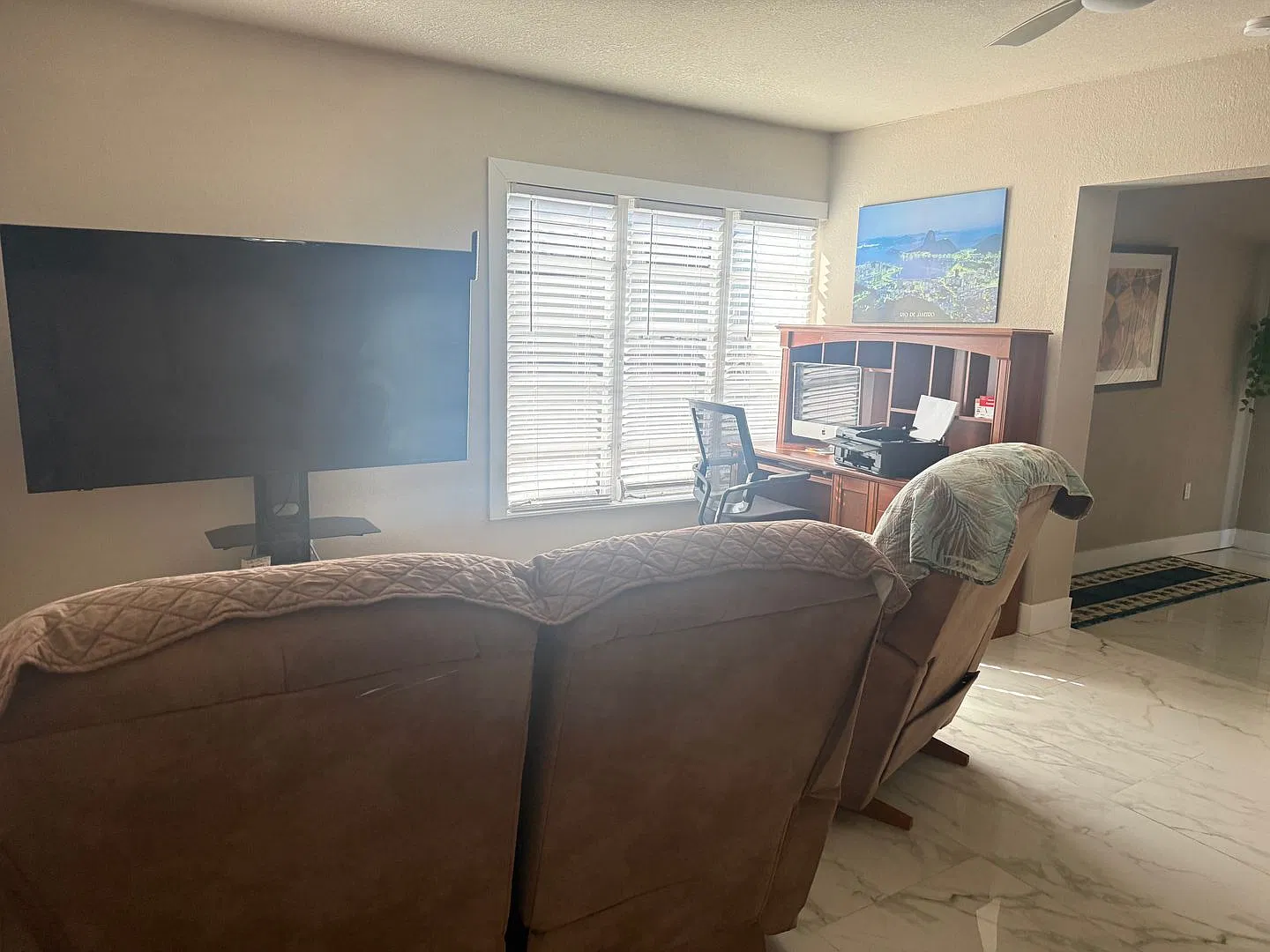 Coming Soon Fully Furnished Unit — Photo 2