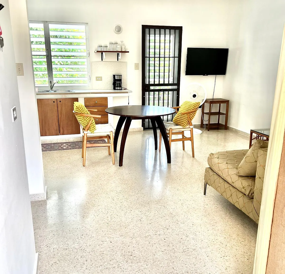 Studio, 325 sqft, $650 — Photo 2