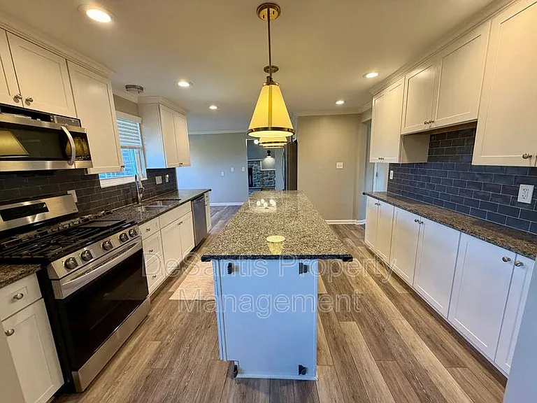 5043 Julia Ln — Photo 12