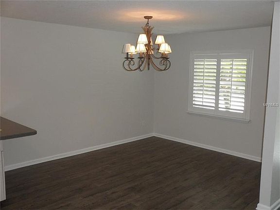 5th image of 554 Brookside Cir