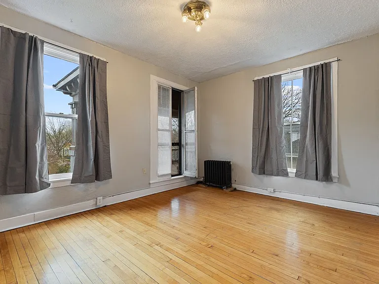 Essex Apartments — Photo 13