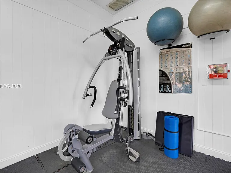 2861 Somerset Dr #301 — Photo 38