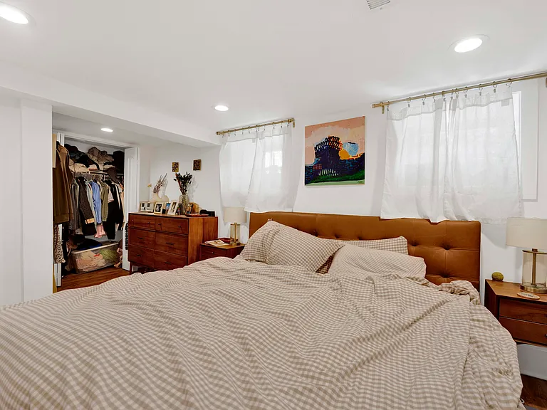 1140 N Winchester Ave #1F — Photo 18