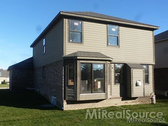 2nd image of 32878 Birchwood Dr