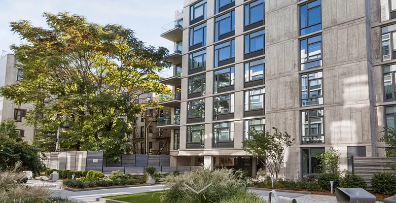 Rented by Greystar | media 19