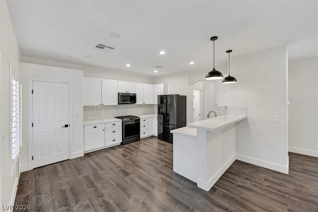 3 bed, 2.5 bath, 1745 sqft, $3,499 — Photo 3