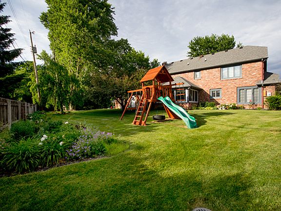 4th image of 409 Green Meadow Dr