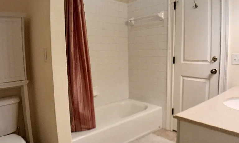 305 E Duffy St #B — Photo 11