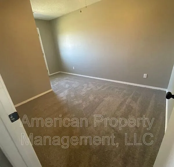 4716 NE Wisconsin St — Photo 11