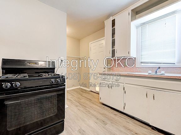 4th image of 416 Reed Pl