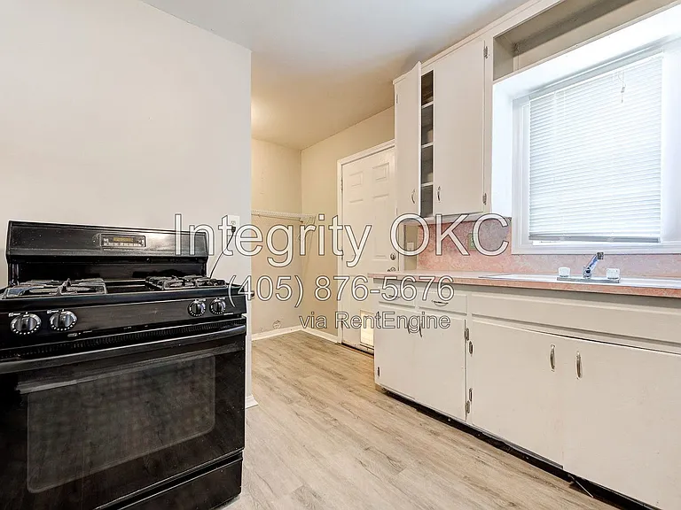 416 Reed Pl — Photo 4