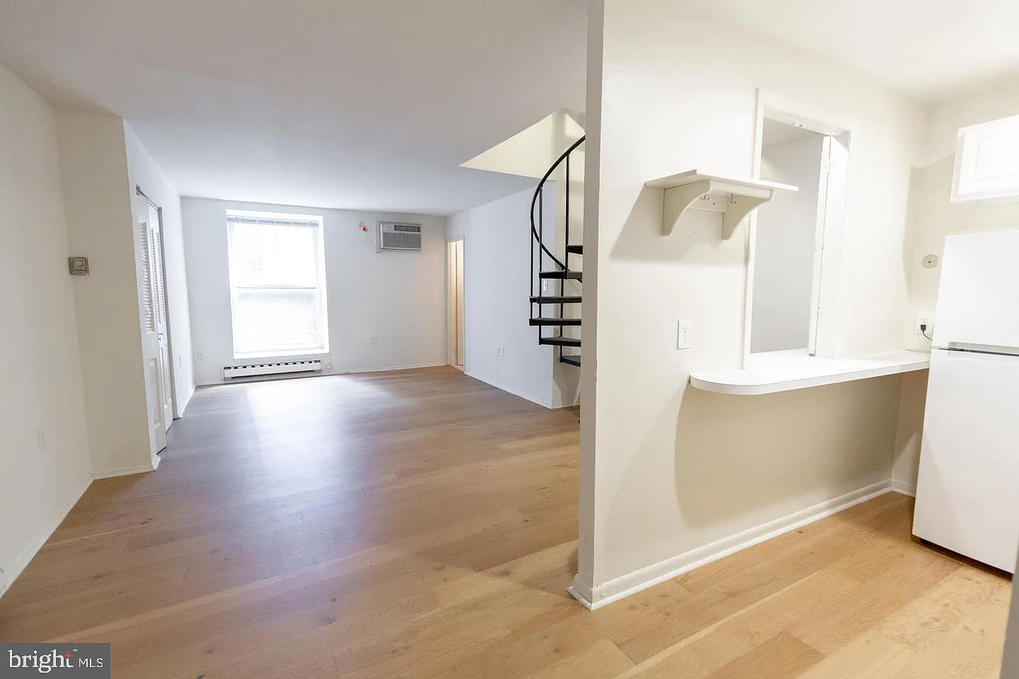 2 bed, 1.0 bath, 950 sqft, $2,195 — Photo 3