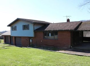 1354 Oak Lake Rd, Apollo, PA 15613