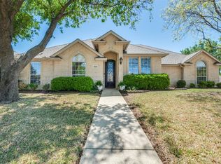 8200 Lost Maple Dr, North Richland Hills, TX 76182