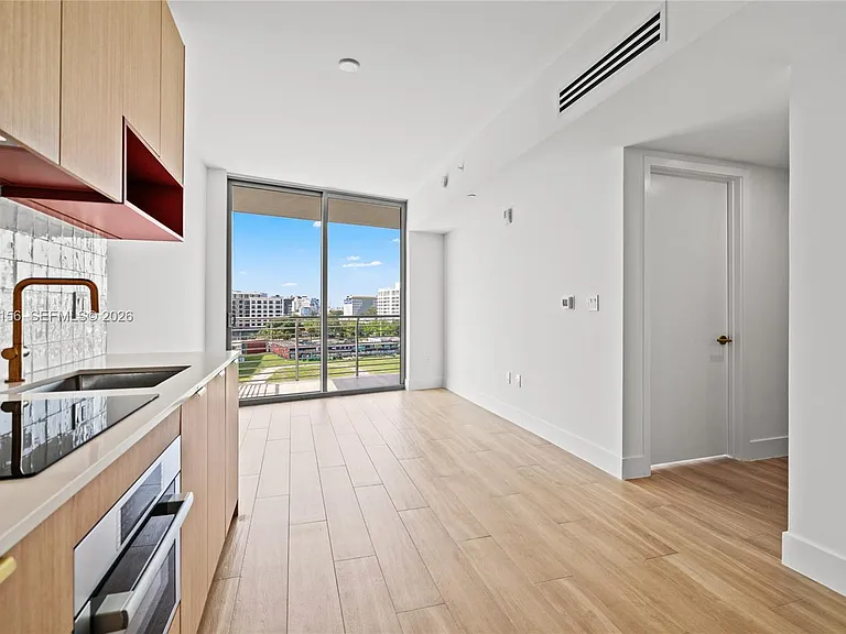 90 NE 32nd St #627 — Photo 6