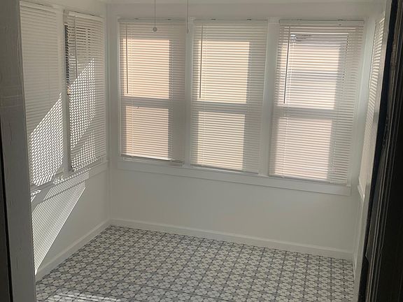 5th image of 7924 Ward Parkway Pl