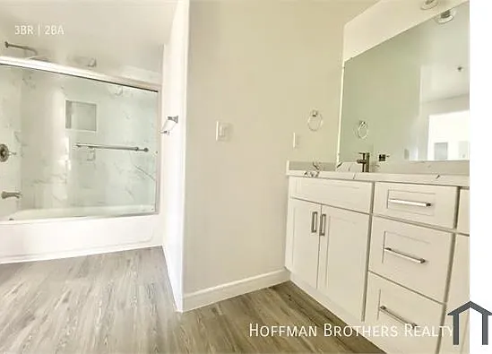 4655 Maplewood Ave #304 — Photo 6