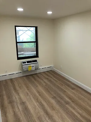 Rented by Urban Real Estate Property Group Inc | media 19