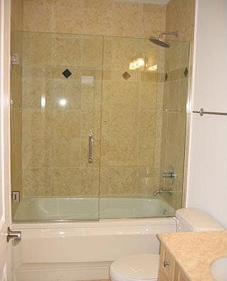 5th image of 7247 N Claremont Ave APT 1S