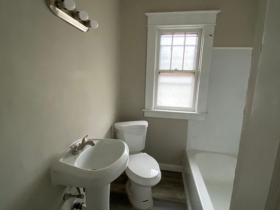 2nd bathroom upstairs