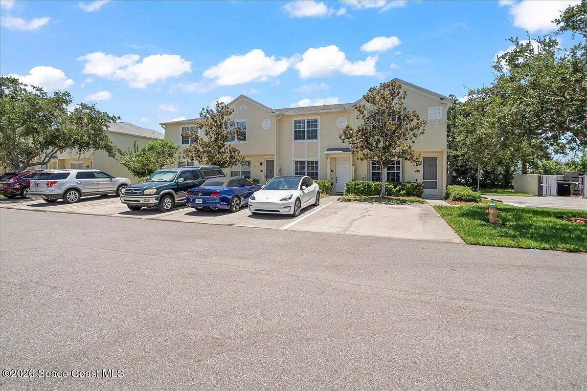 2 bed, 2.5 bath, 1388 sqft, $1,850 — Photo 3