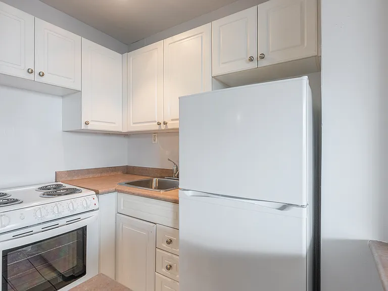 160 Balmoral Ave #906 — Photo 7