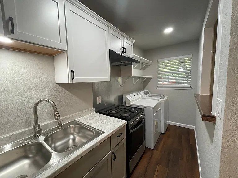 4525 Merida Ave — Photo 6