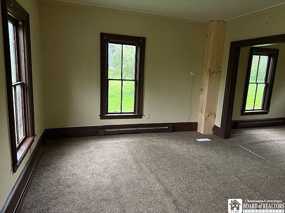 2nd image of 86 Eagle St
