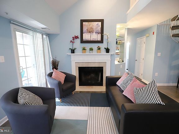 4th image of 9716 Lake Pointe Ct APT 304