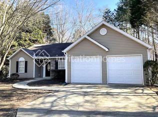 406 Crested View Dr, Loganville, GA 30052