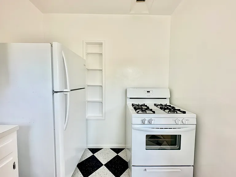 1325 N Fairfax Ave #10 — Photo 11