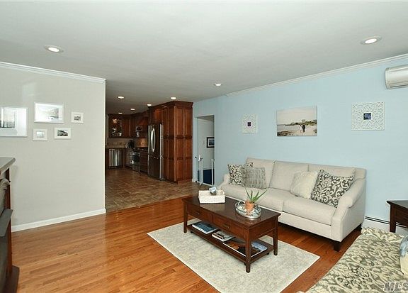 3rd image of 92 Commonwealth Ave