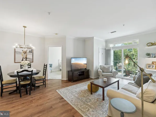 2301 25th St S #4-201, Arlington, VA 22206