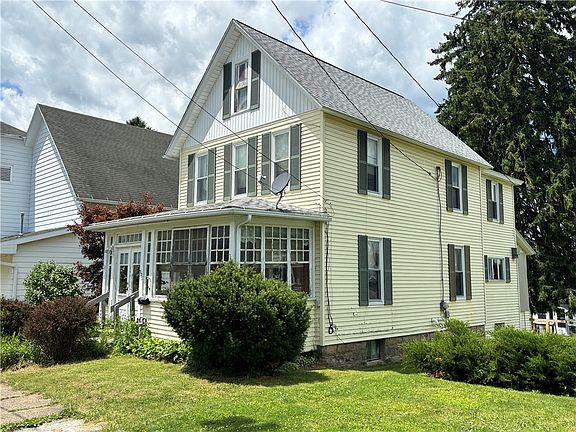 3rd image of 323 Bayard St