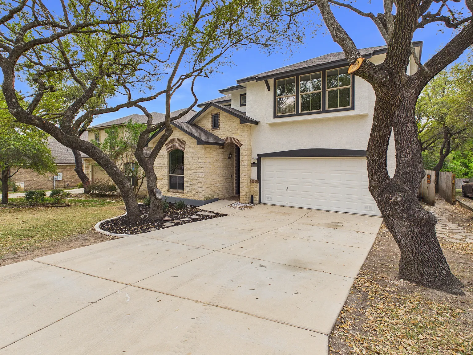 4 bed, 3187 sqft, $3,550 — Photo 2