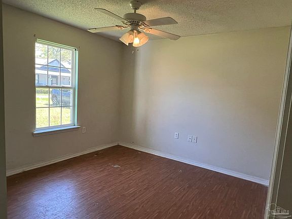 3rd image of 124 S Canoe Rd