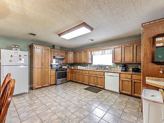 5th image of 206 Holley St