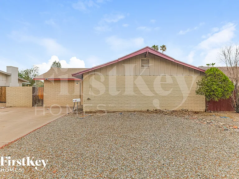 1619 E Campus Dr — Photo 1